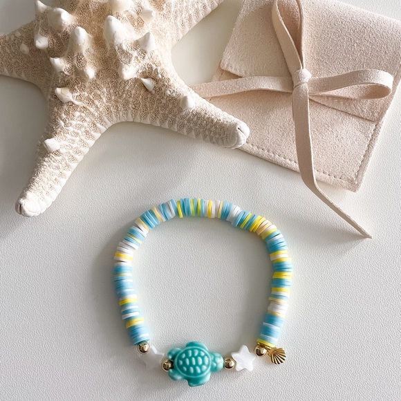 Y2K Turtle bracelet with clay beads and 18k gold plated shell charm - Picture 3 of 4